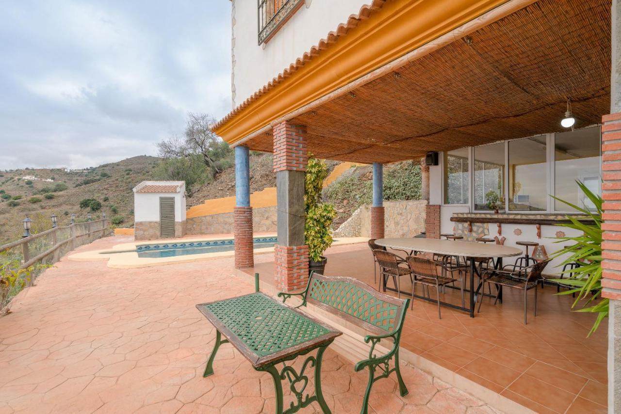 Cortijo La Encina Villa Sayalonga Kültér fotó