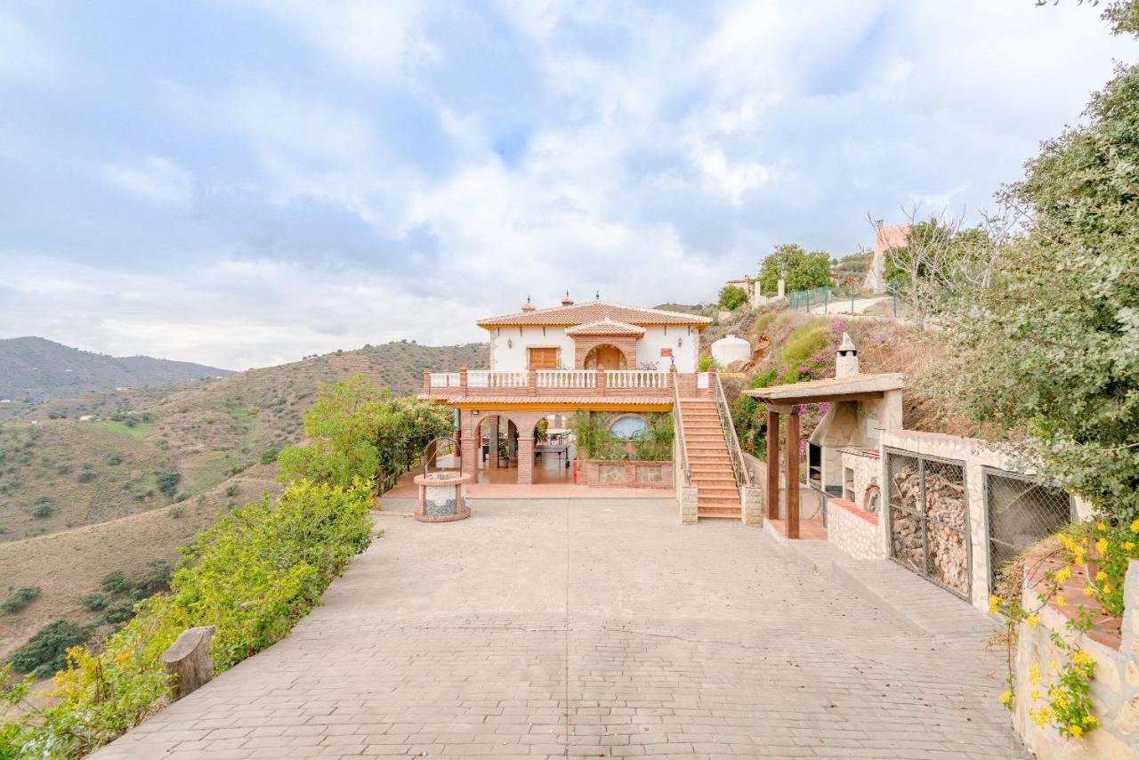 Cortijo La Encina Villa Sayalonga Kültér fotó