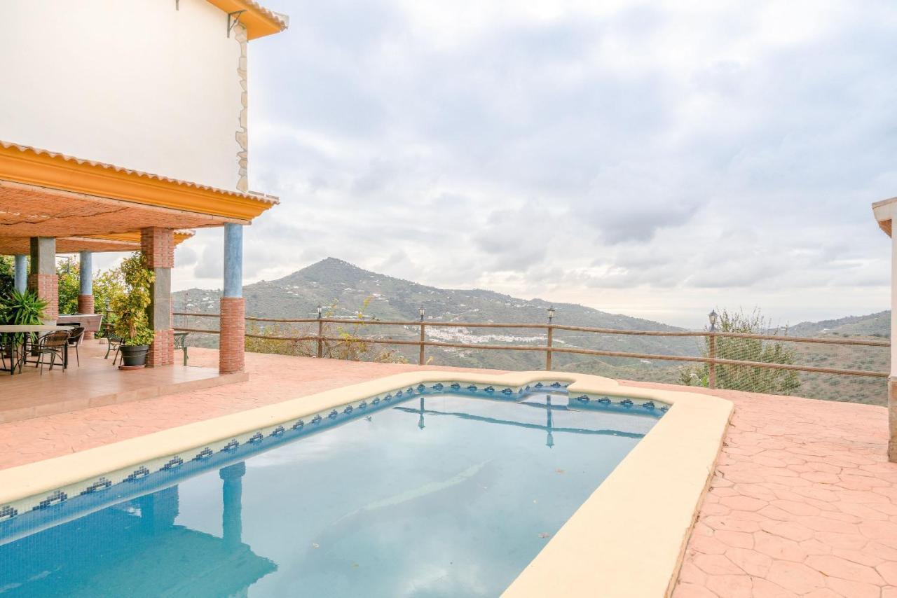Cortijo La Encina Villa Sayalonga Kültér fotó